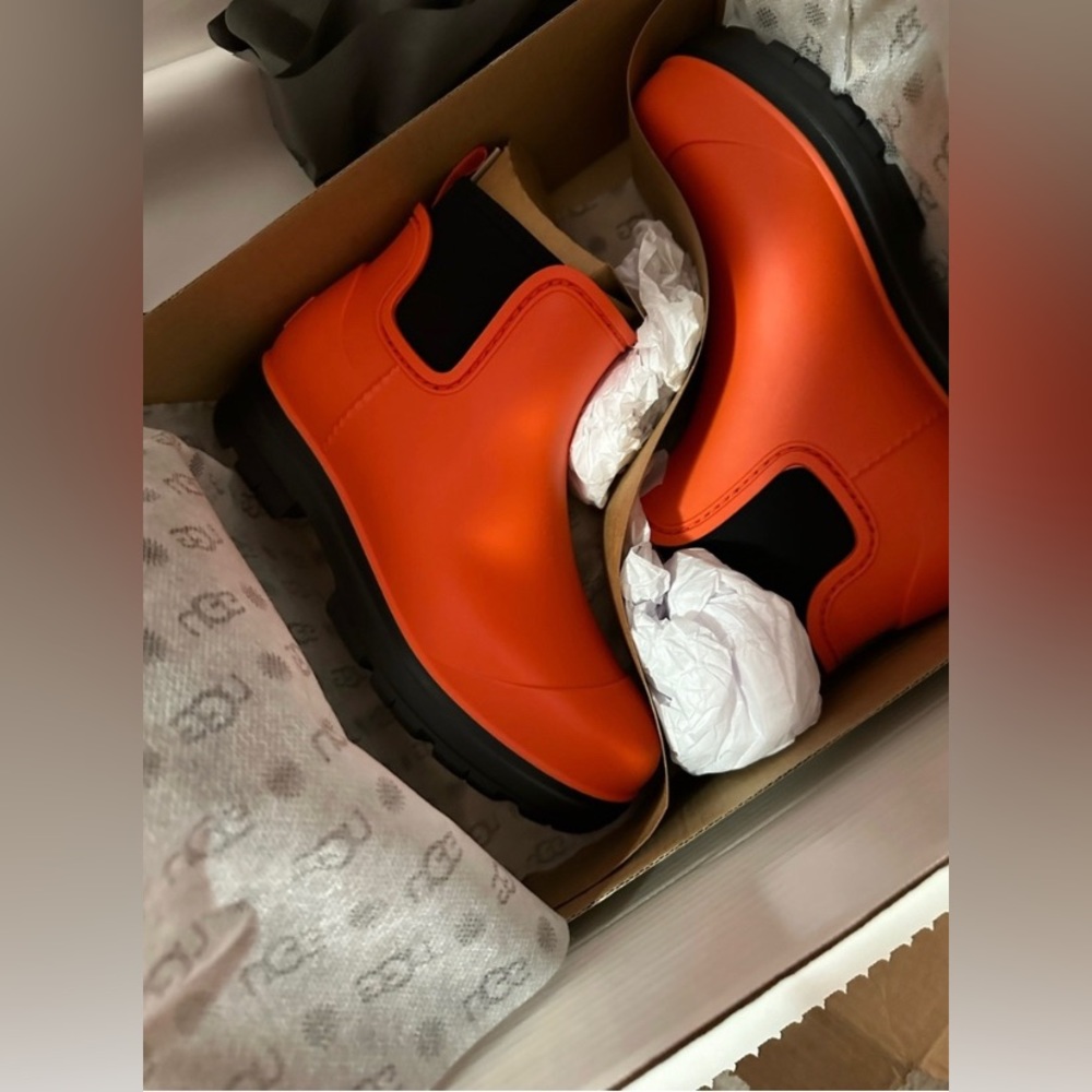 Host Pick Nib Ugg Rain-Boots-Size 7 - image 1